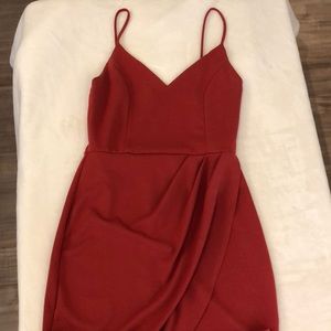 Lulu’s Bodycon Dress in Wine Red!